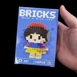 Brand New Disney Snow White Bricks Lego Figure